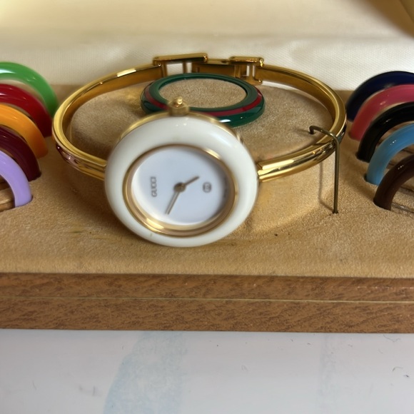 GUCCI Women’s Gold Bangle Watch with Interchangeable Bezels Original Box - Picture 2 of 10